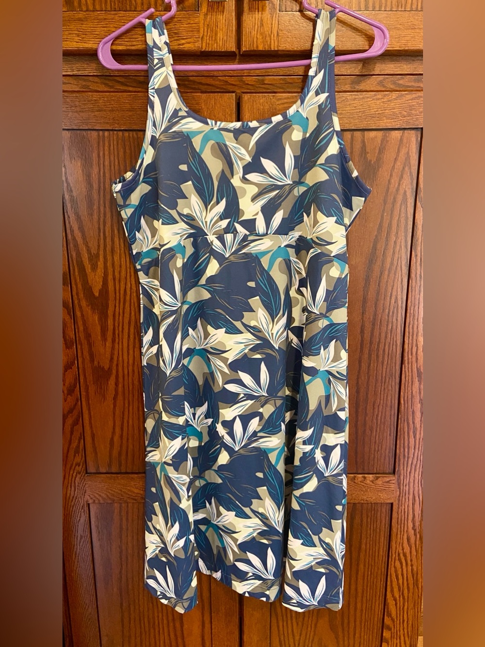 NWOT Columbia PFG Tank Dress.  Navy Teal & Greens Floral Camo Scoop neck Large